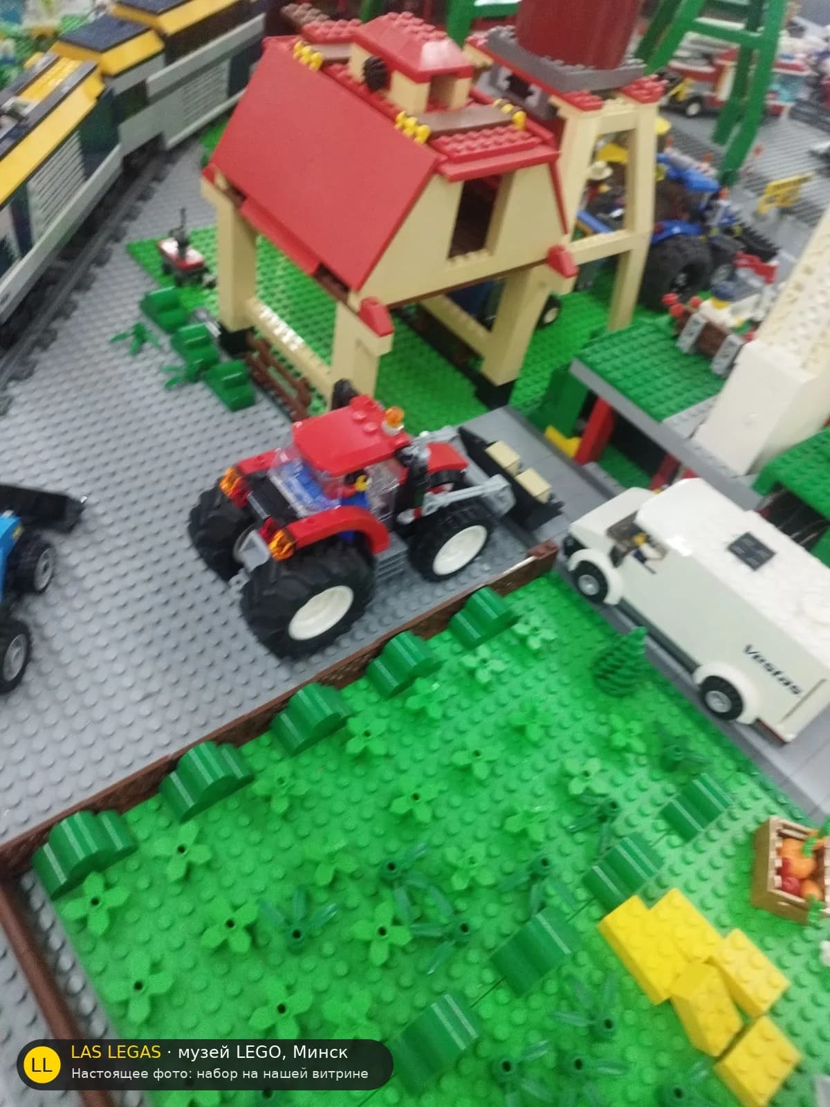 LEGO 60287 Трактор (Tractor) на витрине музея Las Legas