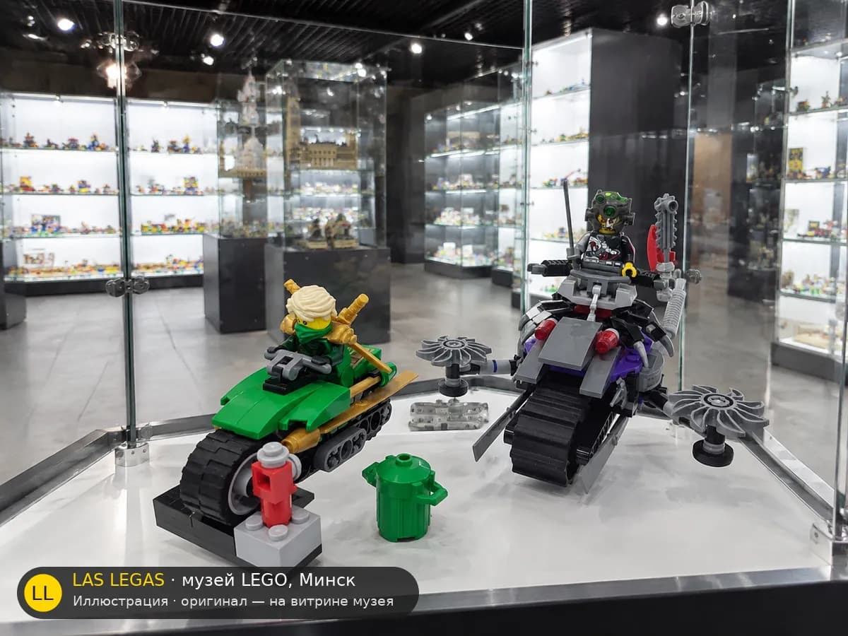 Иллюстрация: LEGO 70722 Атака ОверБорга на витрине в зале музея Las Legas
