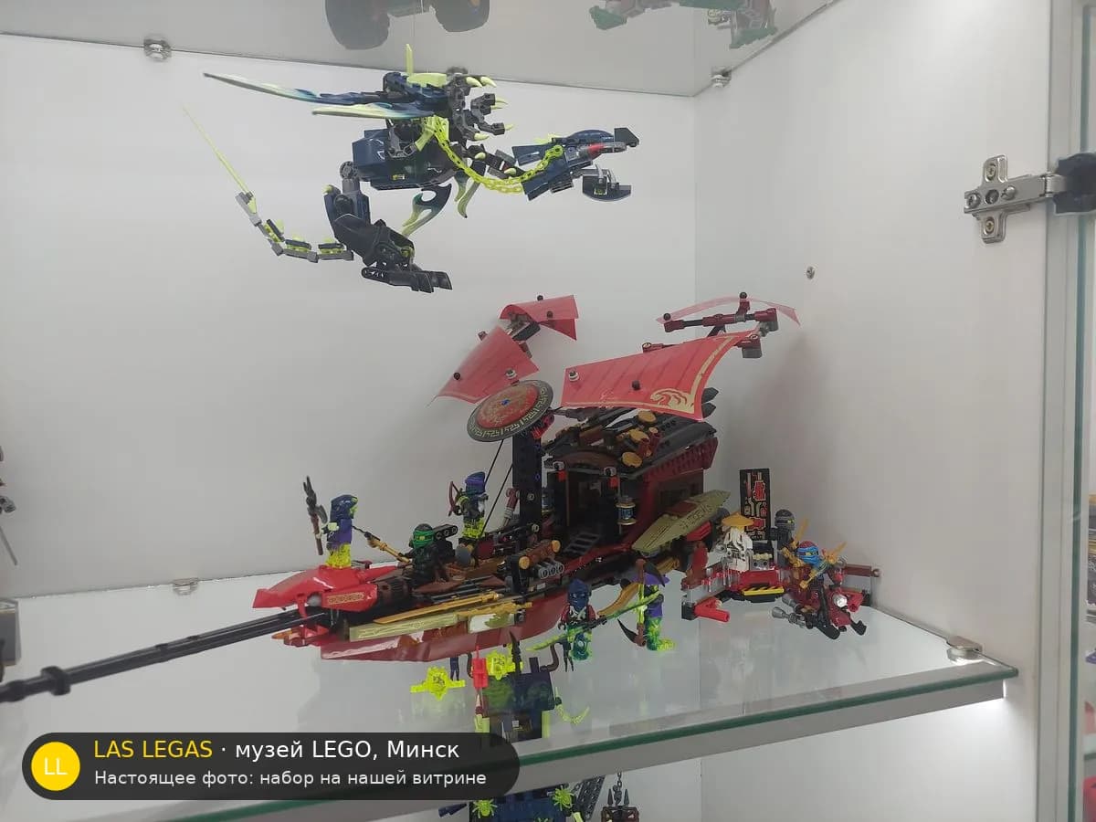 LEGO 70738 Финальный полёт «Дестини Баунти» (Final Flight of Destiny's Bounty) на витрине музея Las Legas