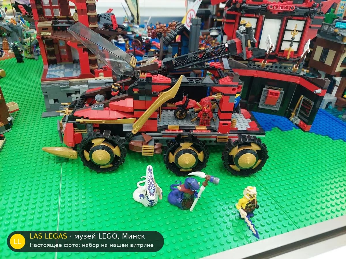 LEGO 70750 Ниндзяго: Боевая машина Ниндзя DB X (Ninja DB X) на витрине музея Las Legas