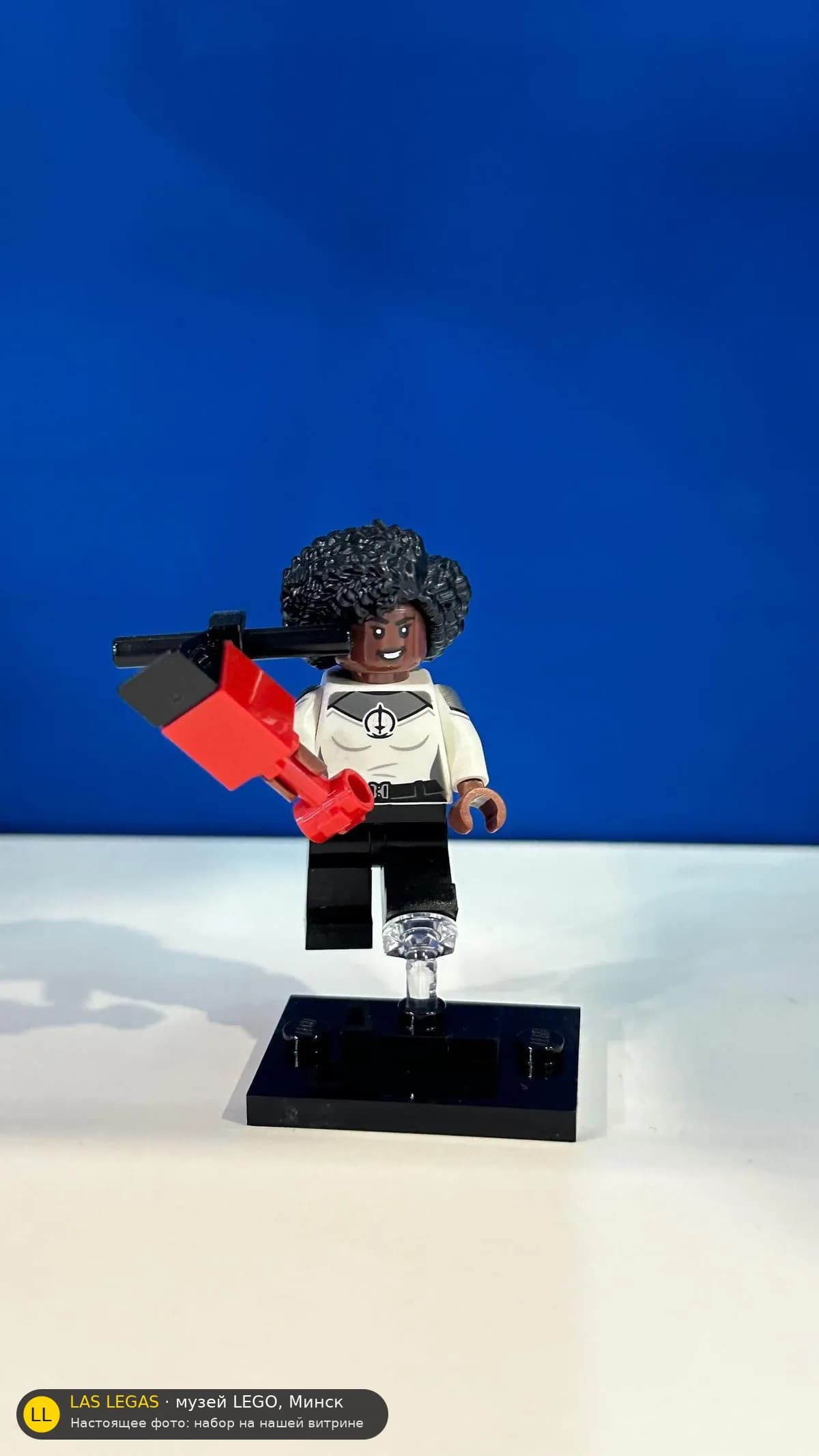 LEGO 71031 Моника Рамбо (Monica Rambeau) на витрине музея Las Legas