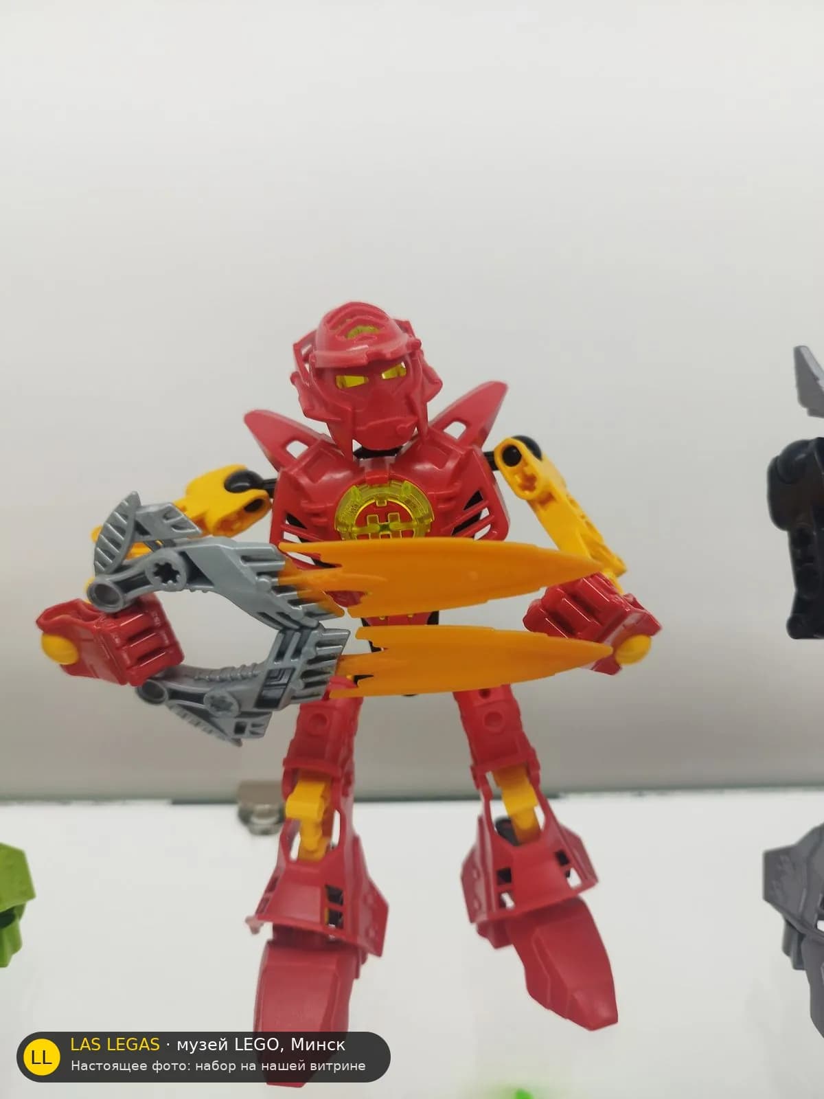 LEGO 7167 Уильям Фурно (William Furno) на витрине музея Las Legas