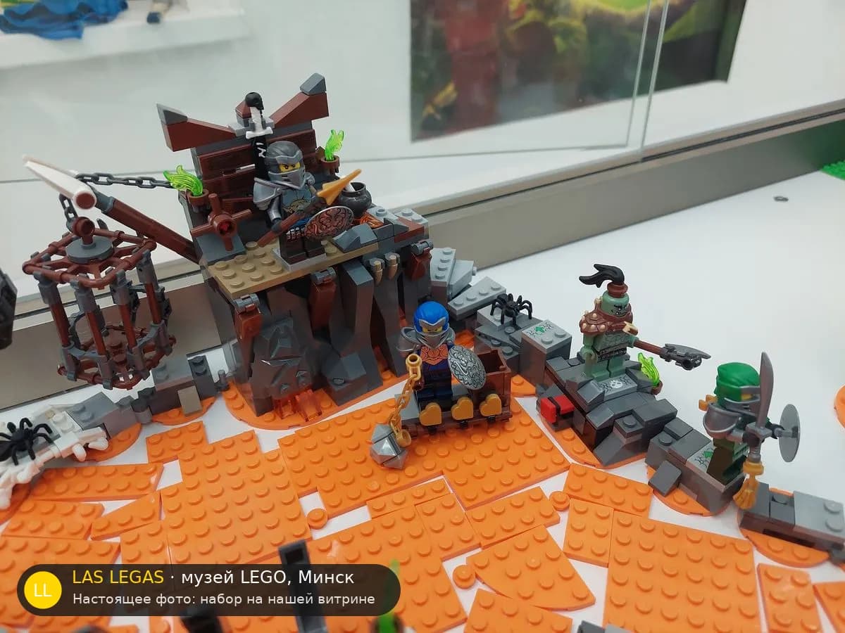 LEGO 71717 Путешествие в подземелья Черепа (Journey to the Skull Dungeons) на витрине музея Las Legas