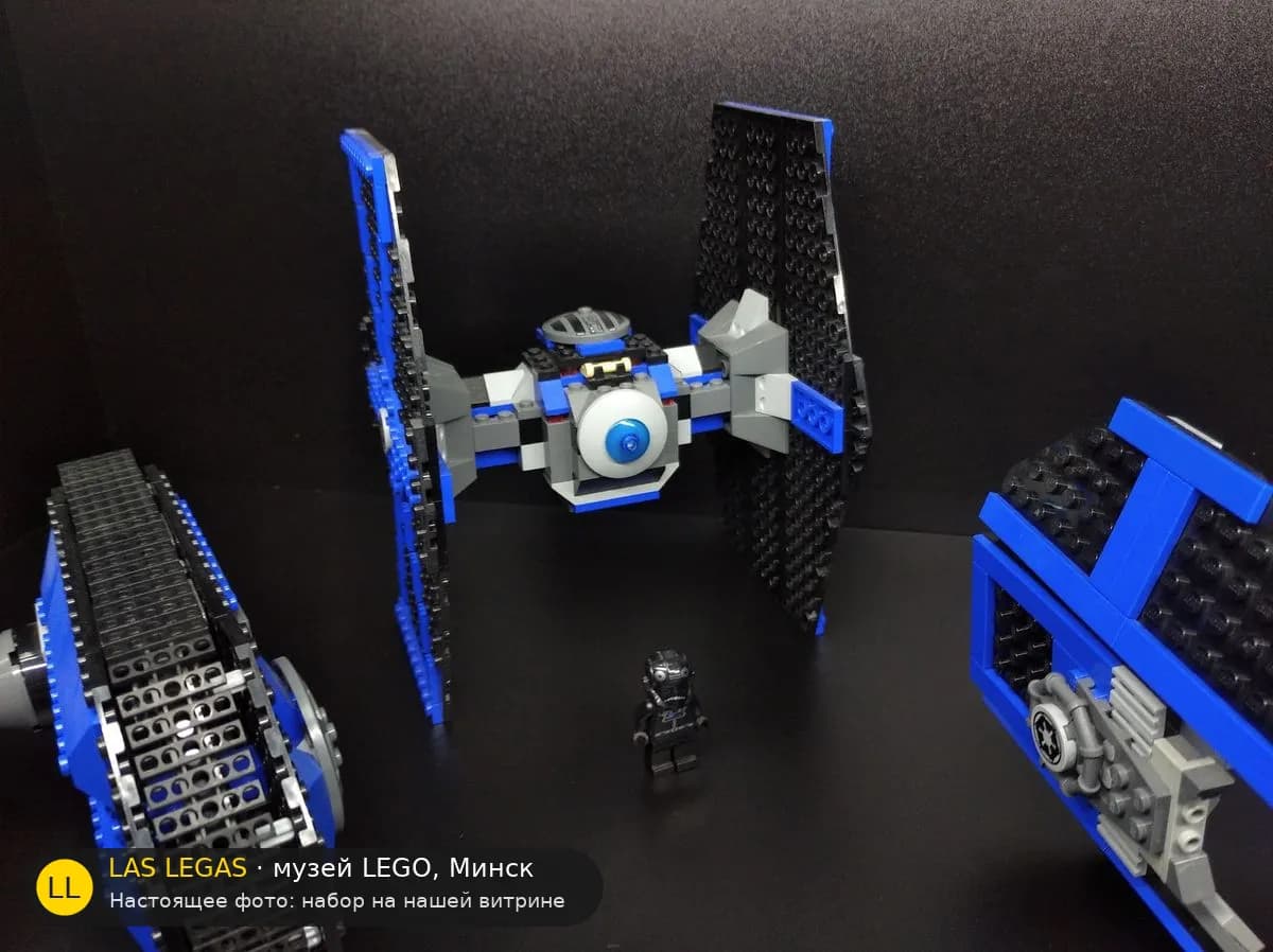 LEGO 7263 Имперский TIE-истребитель (TIE Fighter) на витрине музея Las Legas