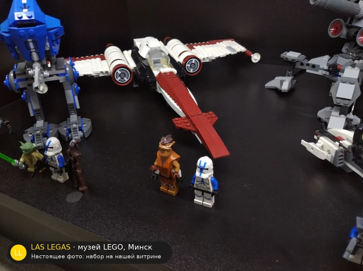 LEGO 75004 Z-95 Headhunter (Z-95 Headhunter) на витрине музея Las Legas