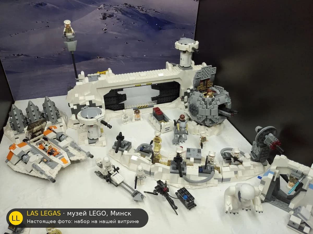 LEGO 75098 Штурм Хота (Assault on Hoth) на витрине музея Las Legas