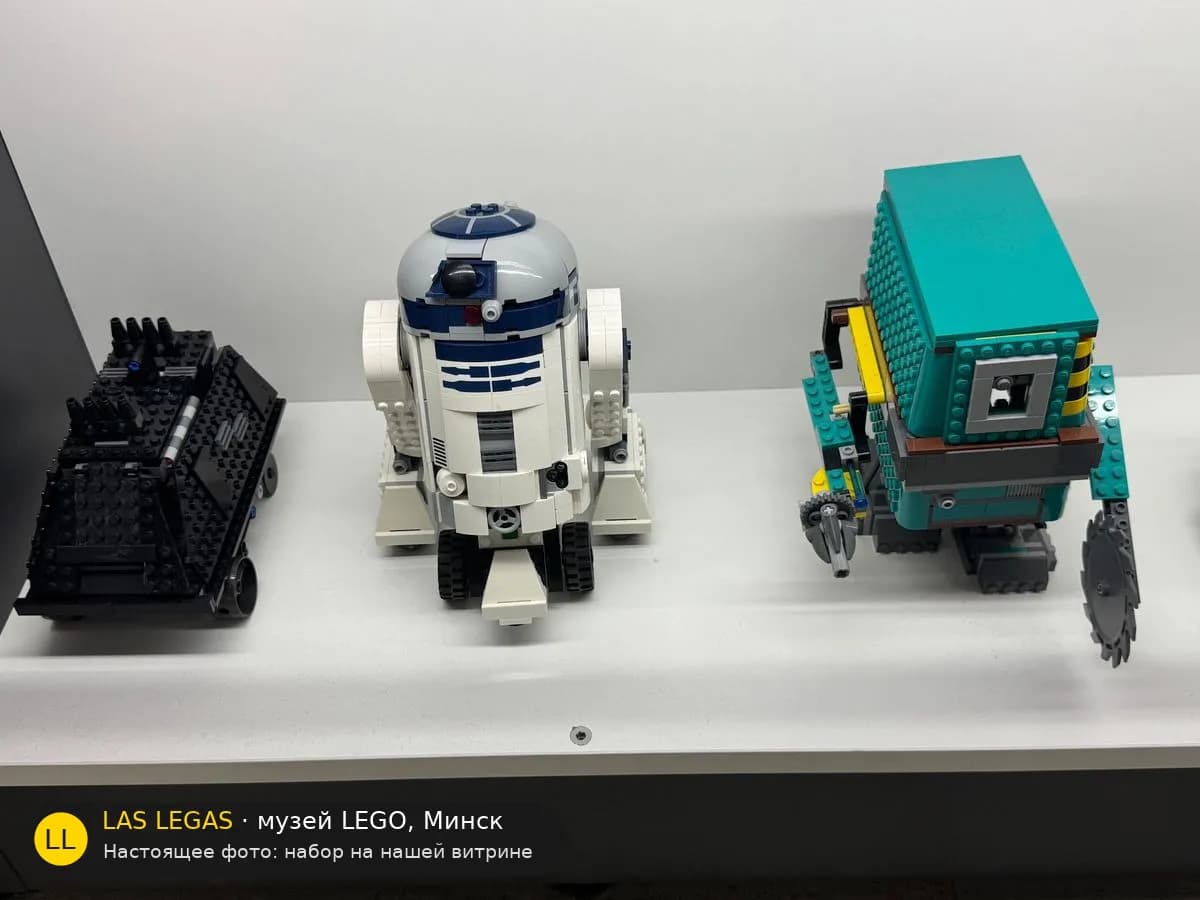 LEGO 75253 Дроид-командир (Droid Commander) на витрине музея Las Legas