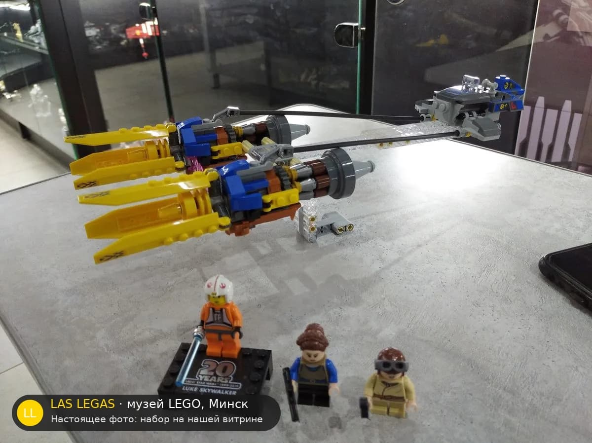 LEGO 75258 Гоночный под 20-летний юбилей (Anakin's Podracer – 20th Anniversary Edition) на витрине музея Las Legas