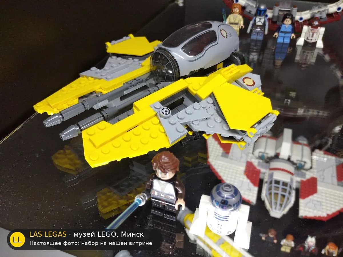 LEGO 75281 Истребитель Энакина (Anakin's Jedi Interceptor) на витрине музея Las Legas