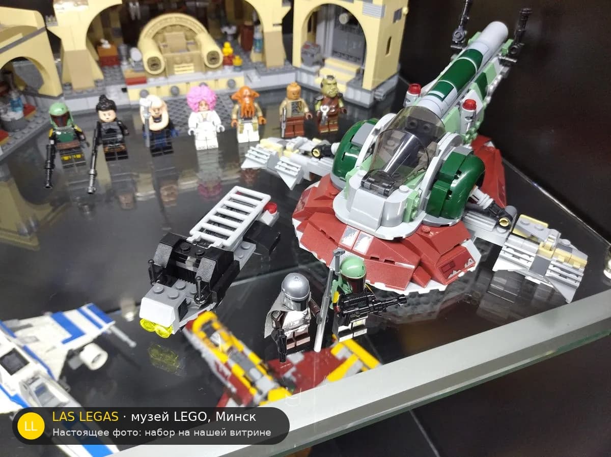LEGO 75312 Звёздный корабль Бобы Фетта (Boba Fett's Starship) на витрине музея Las Legas