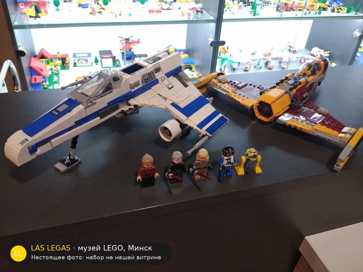 LEGO 75364 E-wing против звездного истребителя Шин Хати (New Republic E-wing vs. Shin Hati's Starfighter) на витрине музея Las Legas