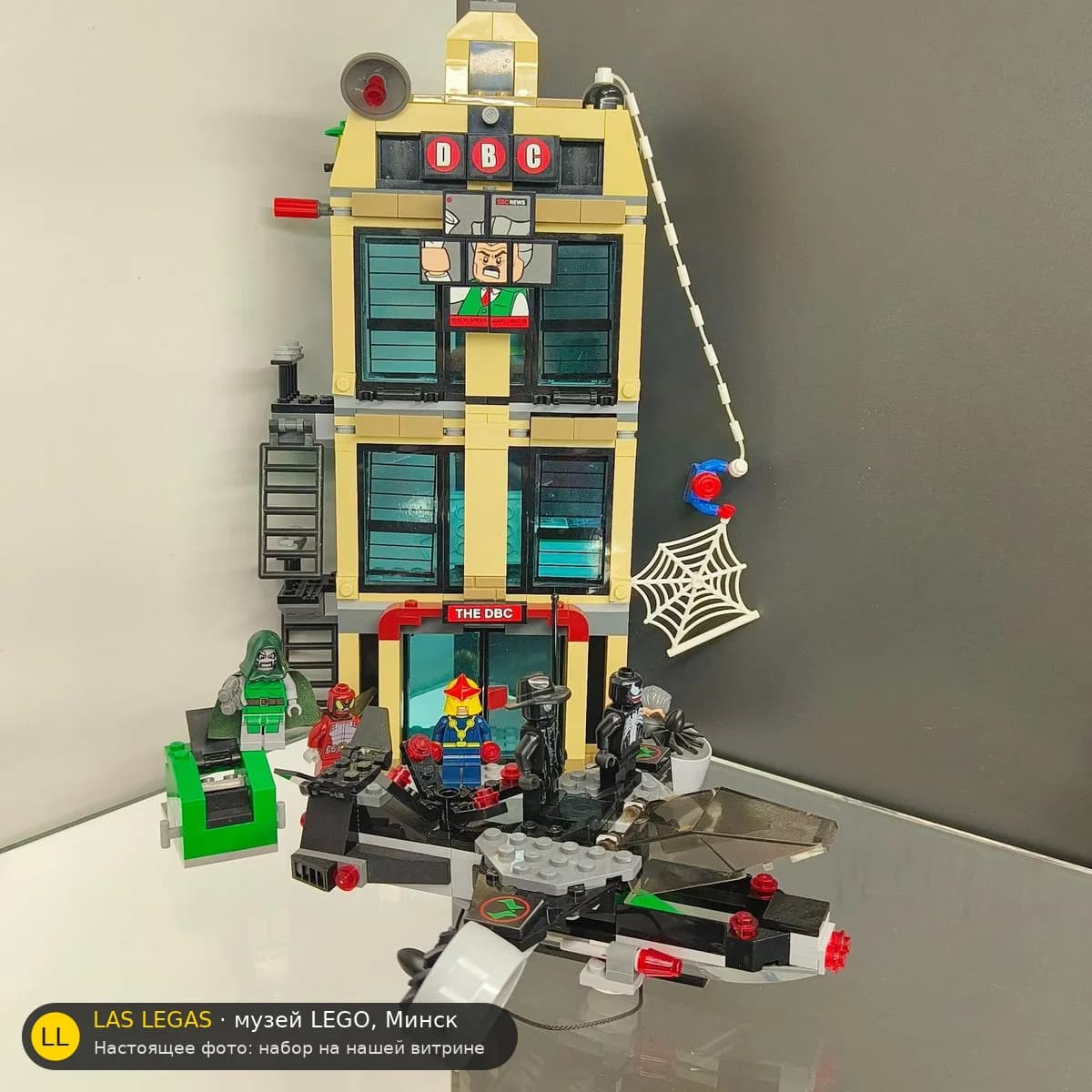 LEGO 76005 Spider-Man: Daily Bugle Showdown (Spider-Man: Daily Bugle Showdown) на витрине музея Las Legas