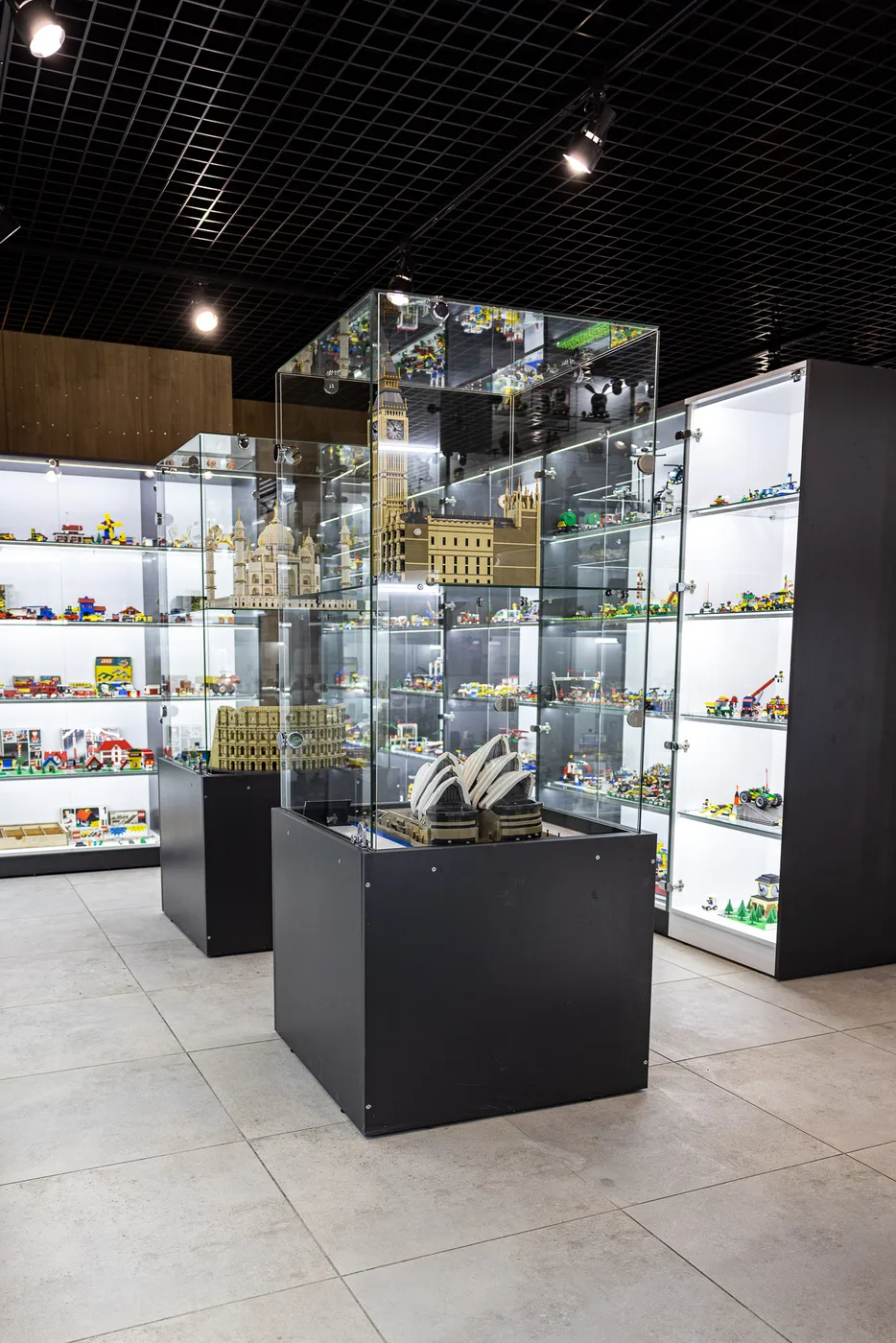 Главный зал музея LEGO Las Legas