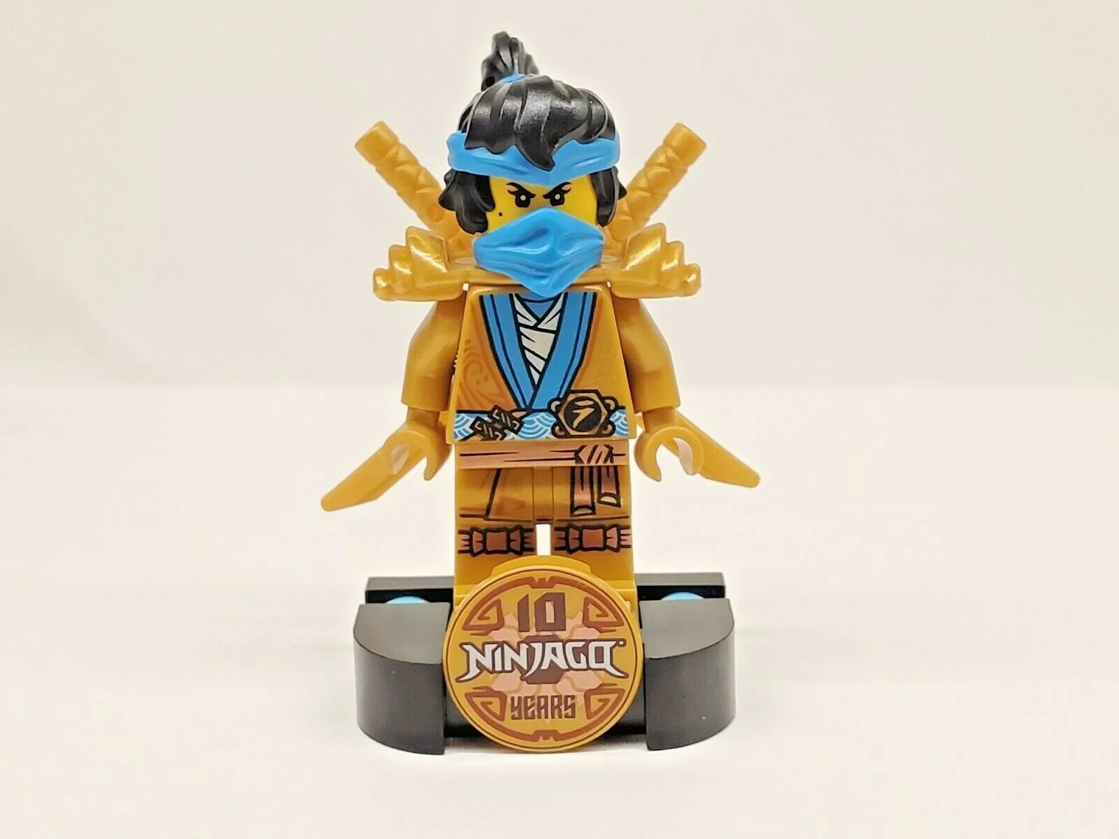 Золотая Ния: Включена в набор LEGO Ninjago 71753 Fire Dragon Attack