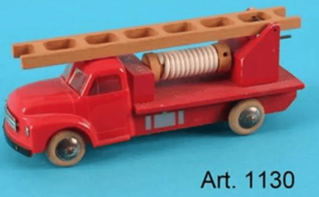 экрана 2021 03 28 в 12.39.37 1024x632 - LEGO Collectible: деревянная минифигурка в честь 40-летия Minifigures